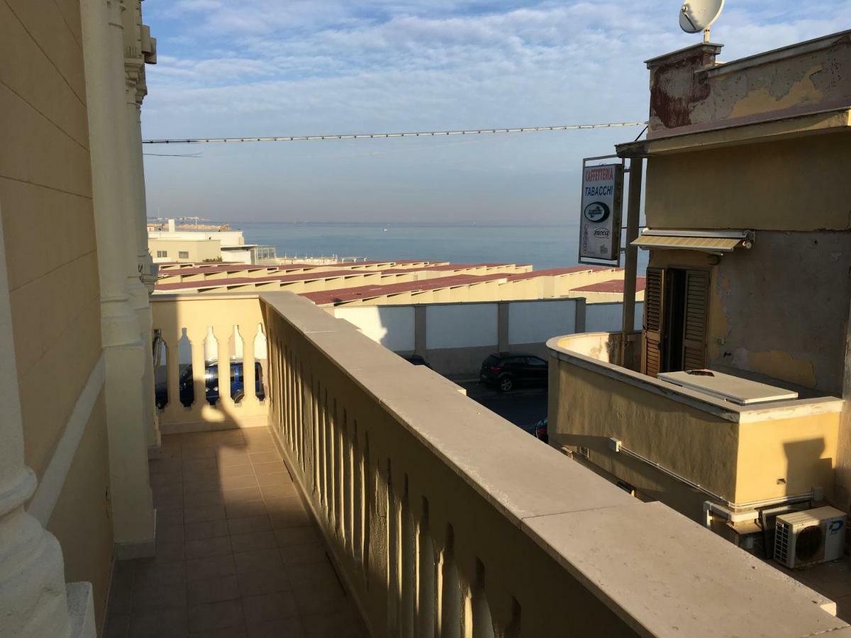 בארי Appartamento Di Fronte Al Mare By Apulia Accommodation מראה חיצוני תמונה